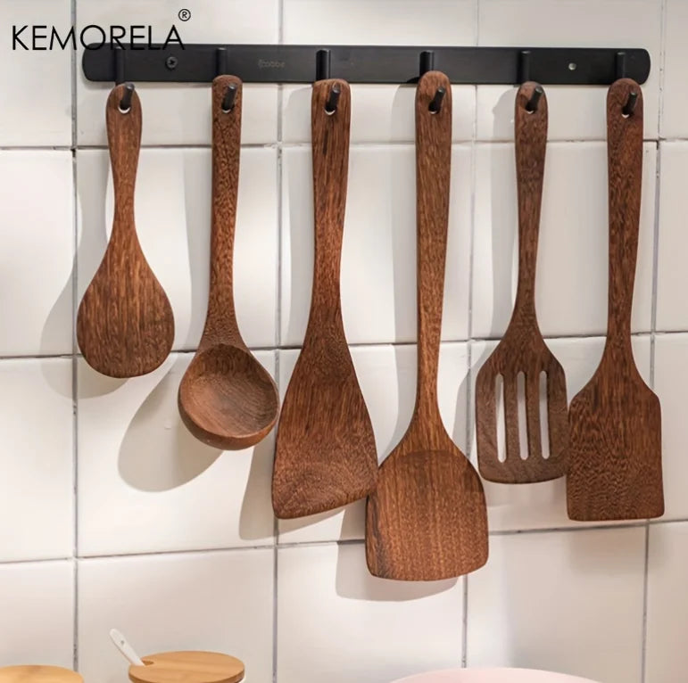 Teakholz Kochutensilien-Set (5-teilig) – KEMORELA | Nachhaltig & robust