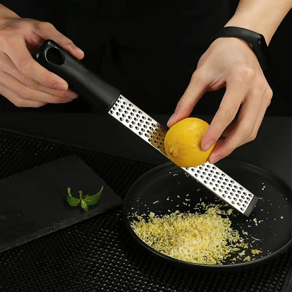 Hochwertiger Edelstahl Reibe-Schäler – Scharfe Klinge für Käse, Zitrusfrüchte & Gemüse